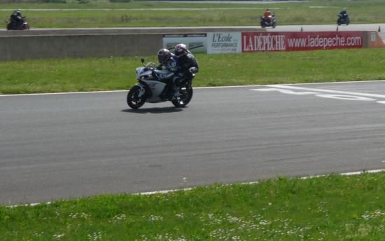 en pleine ligne droite